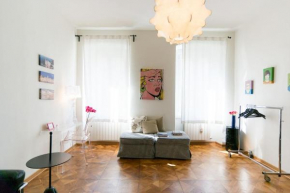 Alla Scalinata del Teatro Rossetti